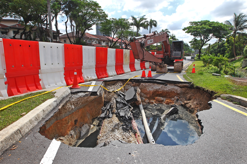 Adakah Kereta Anda Dilindungi Insurans Jika Berlaku Kerosakan Akibat Bencana Alam seperti Tanah Runtuh dan Sinkhole?